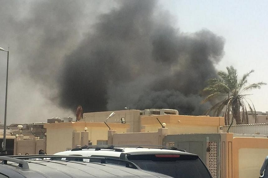Smoke rises after a car exploded near a Shi'ite mosque in Saudi Arabia's Dammam May 29, 2015. -- PHOTO: REUTERS&nbsp;