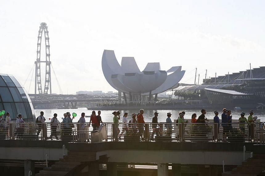 About 5,000 people participated in the CDCs' Celebrating Communities' event, a 2.5km community parade and brisk walk around the Marina Bay area.&nbsp;-- ST PHOTO:&nbsp;ONG WEE JIN&nbsp;