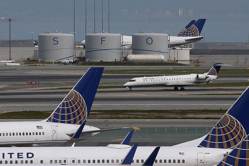 A United Airlines plane taxis on the runway at San Francisco International Airport on March 13, 2015 in San Francisco, California. United Airlines temporarily halted all takeoffs in the United States on June 2, 2015 because of automation issues. -- P