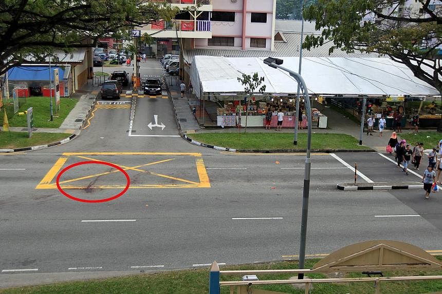 The area near Block 425 at Jurong West Avenue 1 where the accident happened. --PHOTO: LIANHE WANBAO &nbsp;