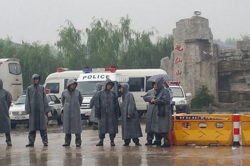 A police cordon outside the Rongcheng crematorium in Jianli county, Hubei province. Members of the media were barred from entering the premises. -- ST PHOTO: KOR KIAN BENG