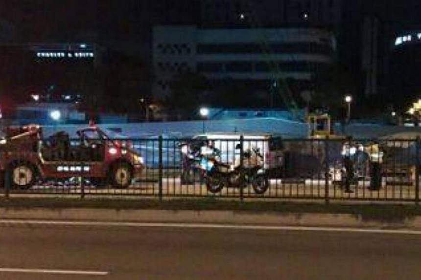 A 39-year-old man died after a van he was driving and a car collided along Upper Paya Lebar road early Thursday morning. -- PHOTO: SHIN MIN DAILY NEWS / FACEBOOK