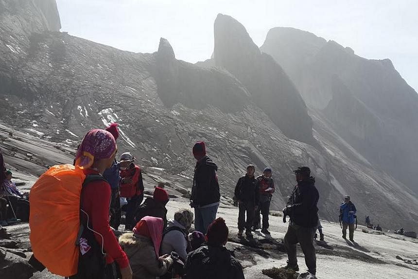 A picture,&nbsp;reportedly taken on&nbsp;Malaysia's Mount Kinabalu in Borneo on June 5, 2015, of climbers&nbsp;waiting for a helicopter after a&nbsp;6.0-magnitude earthquake&nbsp;struck nearby. -- PHOTO: CHARLENE DMP/ FACEBOOK
