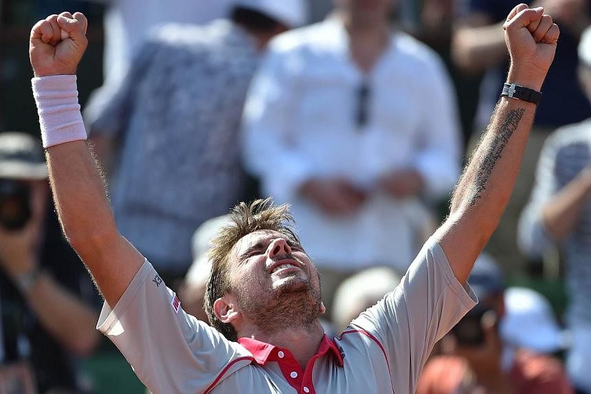 Switzerland's Stanislas Wawrinka celebrates after winning his match against France's Jo-Wilfried Tsonga during their men's semi-final match of the Roland Garros 2015 French Tennis Open in Paris on June 5, 2015. -- PHOTO: AFP