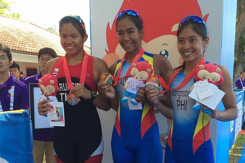 Filipino Maria Claire Adorna (centre) won her country's first gold medal of the SEA Games in the women's triathlon&nbsp;on June 6, 2015. On her right is compatriot and silver medallist Marion Kim Mangrobang, who won silver, while Thailand's&nbsp;Sanr
