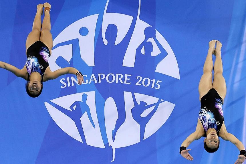 Malaysia's Leong Mun Yee (right) and Traisy Vivien Tukiet swept the gold medal in the women's 10m synchronised platform competition at the 28th SEA Games on June 7, 2015. -- PHOTO: REUTERS