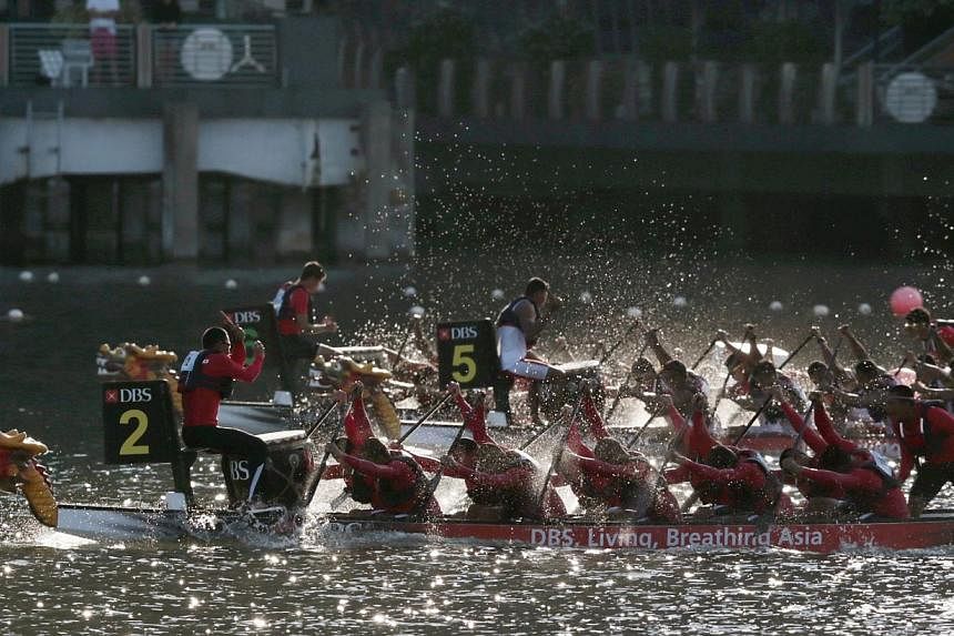 The teams from Thailand (front), Indonesia (second row) and Singapore (back) in action during the men's 500m traditional boat race at the 28th SEA Games in Singapore on June 7, 2015. -- PHOTO: EPA
