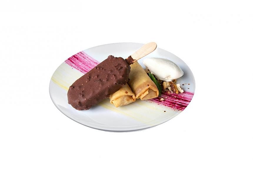 Harry Parr created a mirror-panelled room for the launch of the new Magnum Infinity ice cream, served as a dessert with apple spring roll and rum-infused passionfruit and blackberry sauce (below).