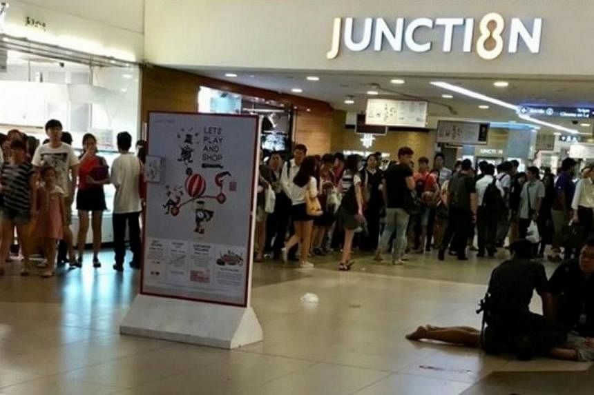 Police arrested a man in his 20s on Monday night (June 8), following a scuffle at Junction 8 shopping centre in Bishan. -- PHOTO: ST READER&nbsp;