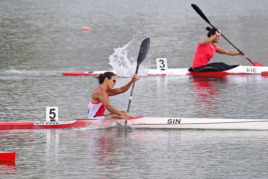 Singapore's Sarah Chen powering ahead to win the women's K1 200m race on June 9, 2015, one of two golds the Republic won on the final day of the SEA Games canoe competition. -- ST PHOTO: SEAH KWANG PENG