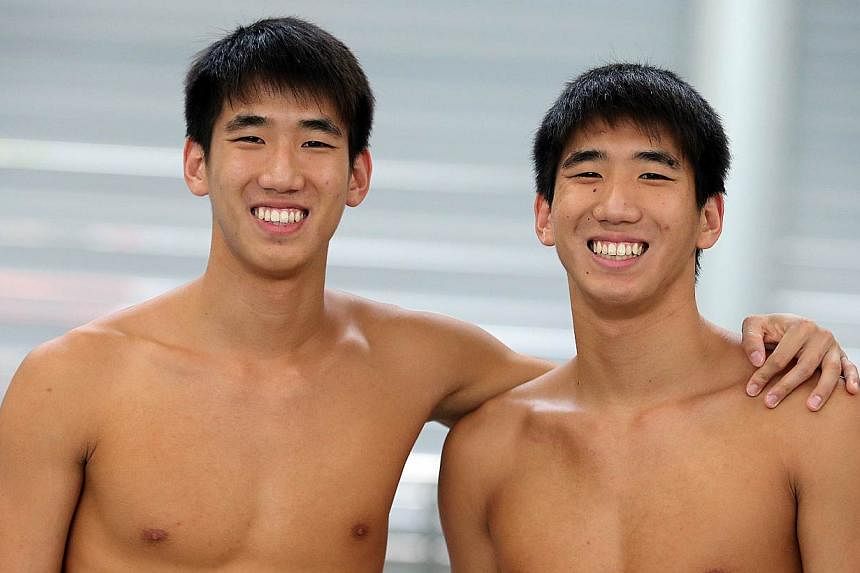 Diving twins Timothy (right) and Mark Lee scored a silver in the SEA Games men's 3m synchronised springboard event on June 9, 2015. -- PHOTO: THE NEW PAPER