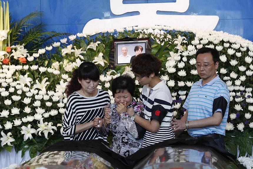 Relatives mourning over the coffins of victims of the Yangtze river ship accident, in Jianli county, Hubei province, on June 9, 2015. -- PHOTO: EPA