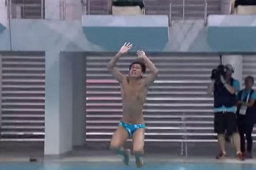 Filipino diver&nbsp;John David Pahoyo with his botched dive in the men's 3m springboard at the OCBC Aquatic Centre on June 6, 2015. -- PHOTO: SCREENGRAB FROM YOUTUBE