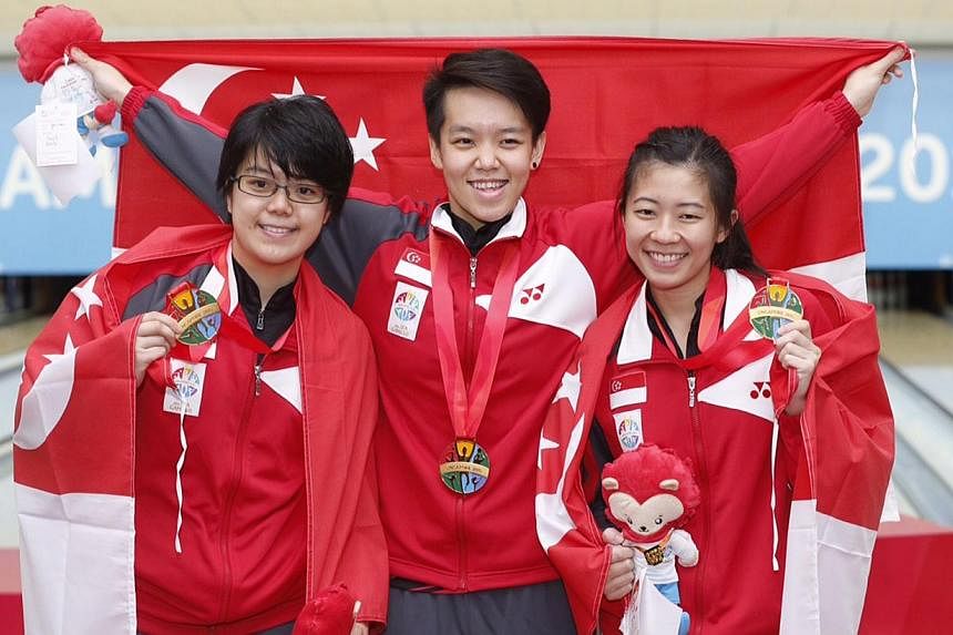 Singapore's (from left) Cherie Tan, Shayna Ng and Bernice Lim with gold medals from the women's trios event during the 28th SEA Games at Orchid Country Club on June 11, 2015. -- ST PHOTO: KEVIN LIM&nbsp;