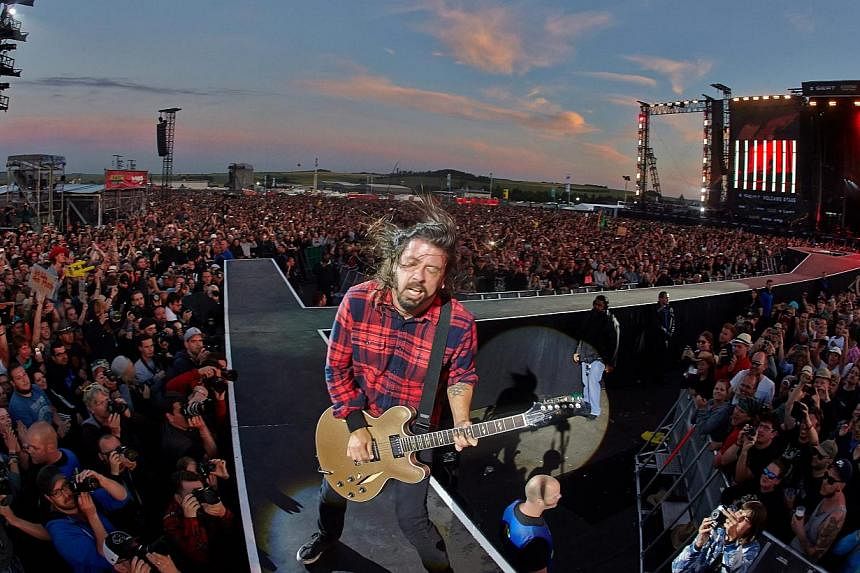 Frontman Dave Grohl (centre) of the Foo Fighters performing at the Rock am Ring music festival in Mendig, Germany, on June 7, 2015. -- PHOTO: EPA
