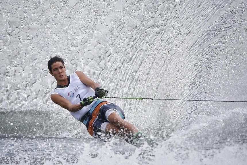 Singapore's Mark Leong in the SEA Games waterski men's slalom final at the Bedok Reservoir on June 13, 2015. -- ST PHOTO: KEVIN LIM