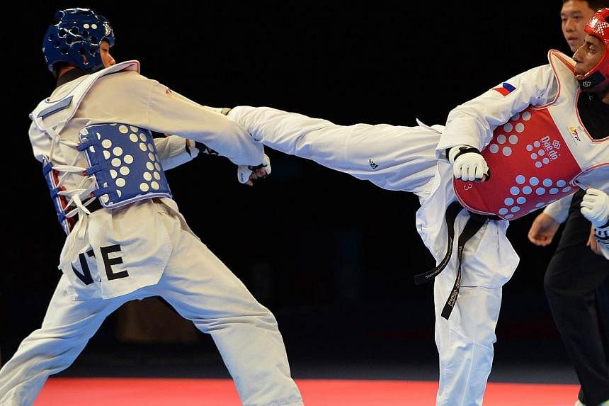 Trung Duc Phan of Vietnam (left) competes against Samuel Morrison of the Philippines (right) during the men's under 68kg taekwondo final at the 28th Southeast Asian Games (SEA Games) in Singapore on June 14, 2015.&nbsp;The Philippines' won two of the