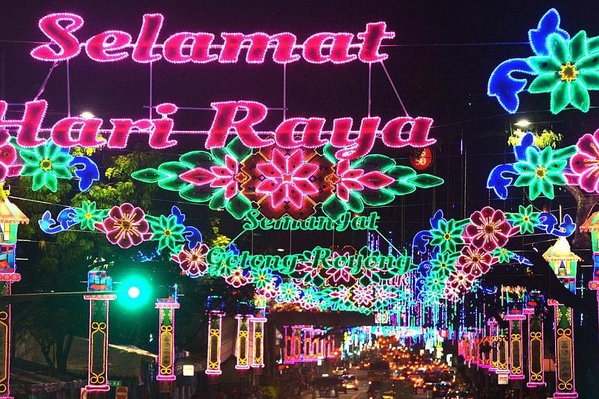 The Singapore Police Force (SPF) has issued an advisory for members of the public headed to the Hari Raya Bazaar at Geylang Serai. -- PHOTO: ST FILE