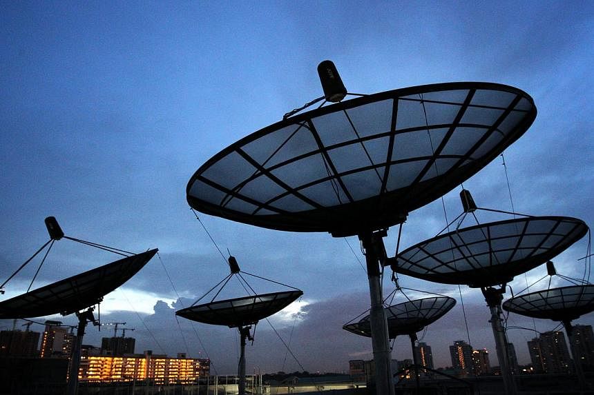 From April 2017, all 2G voice and messaging services will end in Singapore as the airwave-starved island moves to reuse existing 2G airwaves to boost the capacity and speeds of newer 4G services. -- PHOTO: BUSINESS TIMES