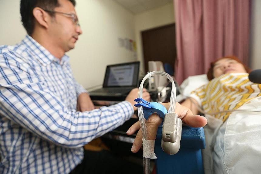 By measuring the elasticity of a dengue patient's blood vessels using this machine, doctors may be able to predict whether or not he or she is likely to develop severe dengue fever.