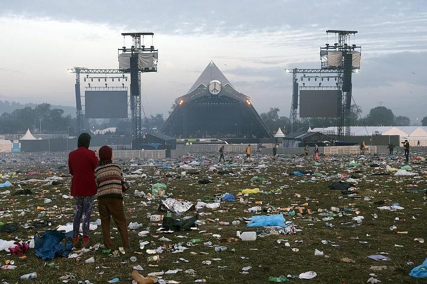 This was the scene on Monday after the Glastonbury Festival in Britain ended. Over 150,000 festival-goers left plastic bottles, beer cans and sheets of tarpaulin strewn across the site in their wake. A recycling team of 800 people has been tasked wit