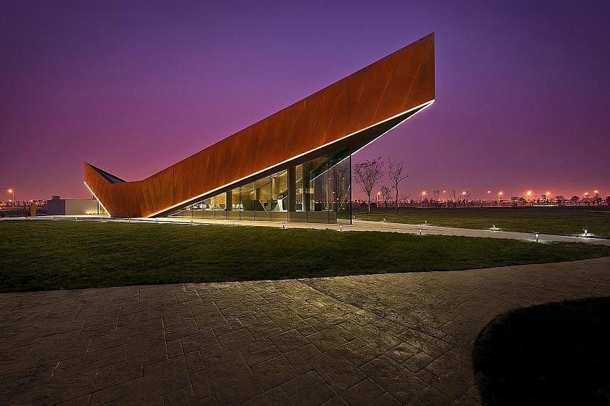 The Vanke Triple V Gallery (right) in Tianjin, a permanent show gallery and tourist information centre, is one of the international works by Ministry of Design, founded by Colin Seah (below).
