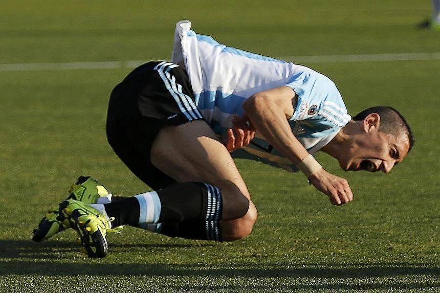 KEY MOMENTS From top: Key Argentina attacker Angel di Maria comes off injured after 27 minutes. Substitute Gonzalo Higuain misses the best chance, hitting the side netting with the goal gaping from a tight angle. Alexis Sanchez scores his cheeky pena