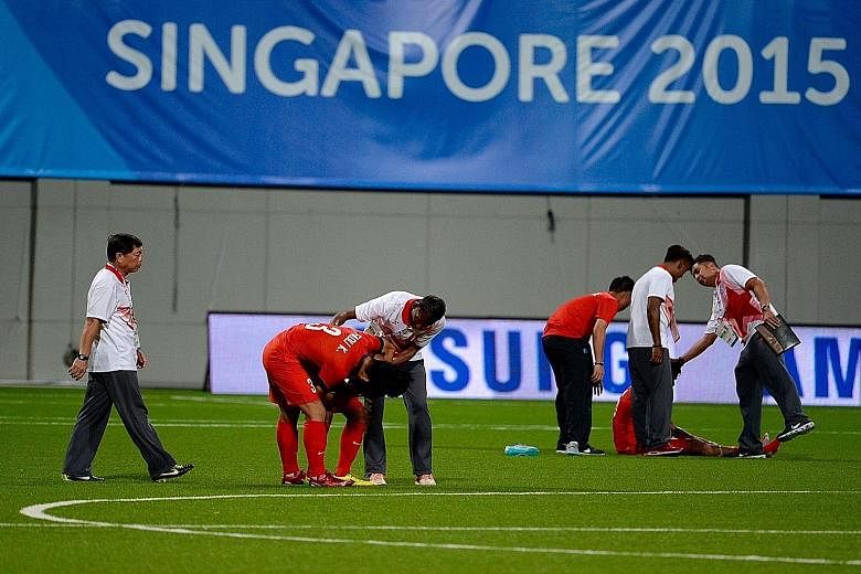 Aide (left) said that although the FAS had announced that the SEA Games would take top priority this year, at times, it was as if it was merely paying lip service to the idea. Former national skipper Aide Iskandar said of the challenges he faced at t