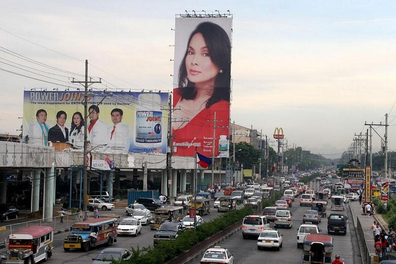 50 shades of white TV debate between Prayut Yingluck and Abhisit