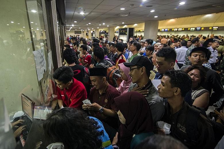 Passengers thronging the ticket counter at the Surabaya airport on Thursday after flights were cancelled. Some flights resumed yesterday but many people were still stranded as there were significant delays.