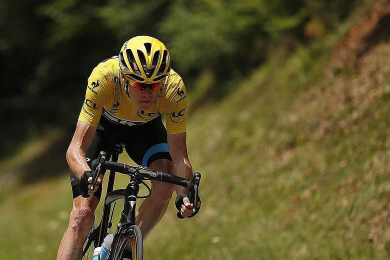 Chris Froome's chances of a second Tour de France title look good as he has a commanding 2:52 lead with just over a week to go.