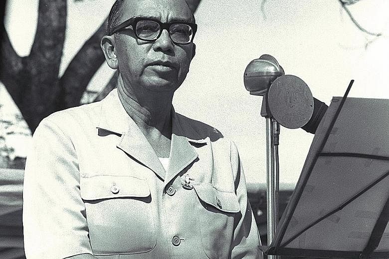 Malaysia's Tun Abdul Razak said that Singapore is opposed to the central government.