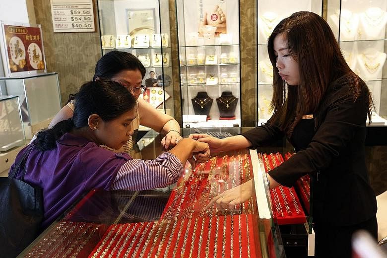 The reaction to gold's latest low point has differed greatly across world markets - and among buyers in Singapore. Last night, gold was trading at US$1,096.10 an ounce.