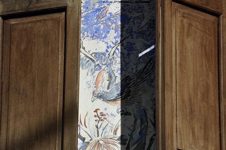 Framed panels (left) that depict birds and flowers. A 1980s picture of the facade of 66 Spottiswoode Park Road.