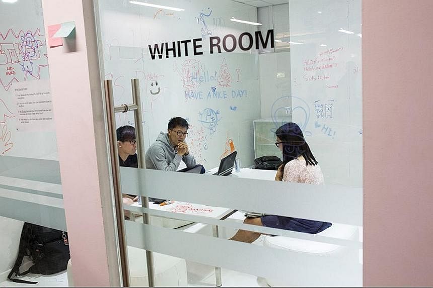SMU Labs features rooms such as the white room, where students can scribble down ideas on the walls and floor. Situated in the old MPH building in Stamford Road, the 24-hour SMU Labs will be used to teach modules where students work with organisation