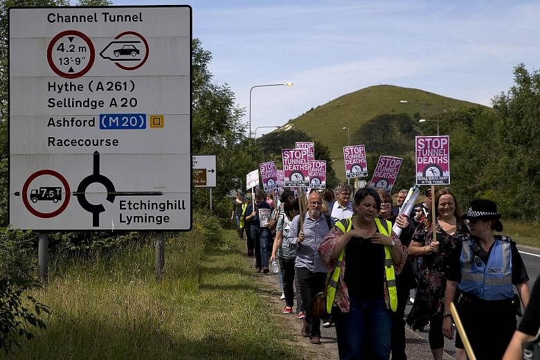 Pro-migrant protesters near the Eurotunnel terminal in Folkestone on Saturday. The town was also the scene of rival protests by anti-migrant groups.