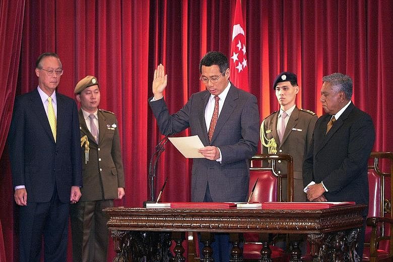 Mr Goh, Mr Lee Hsien Loong and then President S R Nathan at Mr Lee’s swearing-in ceremony. Mr Lee took over as Prime Minister in August 2004. 