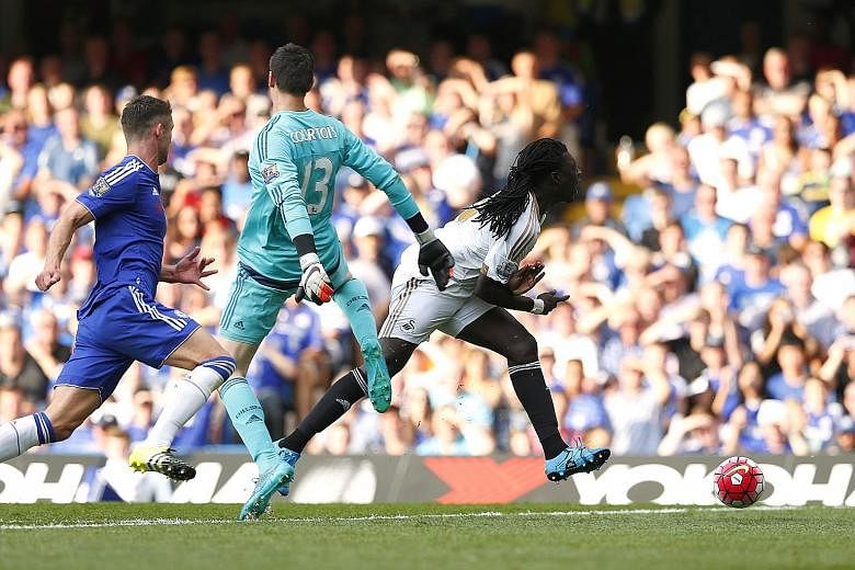 After Bafetimbi Gomis was brought down by Chelsea's Thibaut Courtois in the box, the striker netted from the penalty spot while the goalkeeper was sent off.