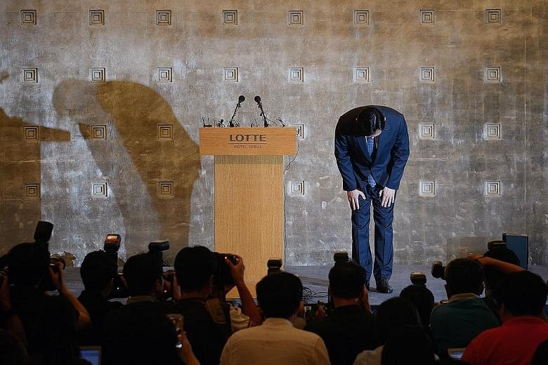 Lotte group chairman Shin Dong Bin bowing before the cameras in apology for the bitter and very public battle for corporate control that has pitted him against his father and elder brother.