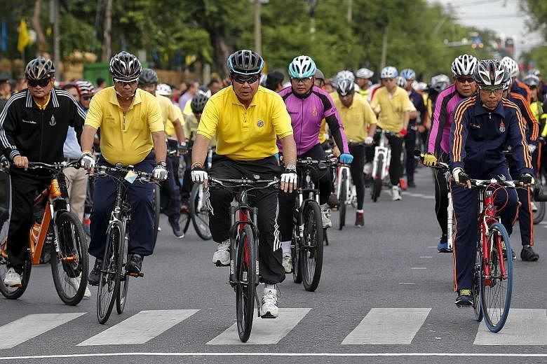Thai Prime Minister Prayut Chan-o-cha (right, foreground) leading members of the government during a practice run for a coming event. The country is planning to construct some 3,000km of bicycle lanes.