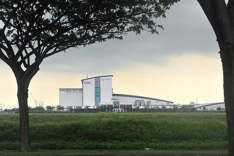 Abbott Laboratories' regional pharmaceutical plant in Tuas South. For Abbott's vascular devices, one major focus for the company would be to develop products that circumvent the need for major surgery. Abbott also produces diagnostic and nutrition pr
