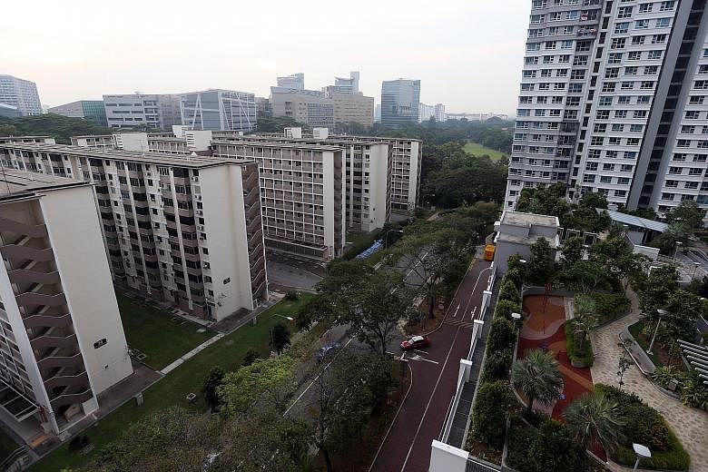 People working at the nearby Biopolis cut across Commonwealth Drive estate after work to get to the nearby Commonwealth MRT station. The abandoned 10-storey blocks, known in Hokkien as "chap lau chu", on the left stand in sharp contrast to the new fl