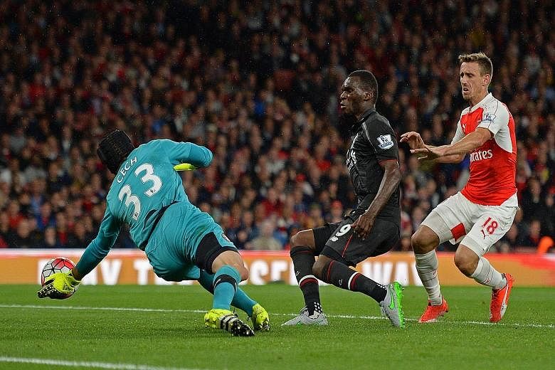 Petr Cech shows his pedigree by saving at point-blank range from Christian Benteke. The goalkeeper also deprived Philippe Coutinho of getting his second goal of the season.