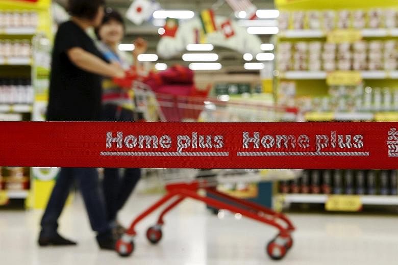 Temasek Holdings will be bidding against sovereign wealth fund GIC, which has partnered Carlyle Group, in the race for South Korea's Homeplus.