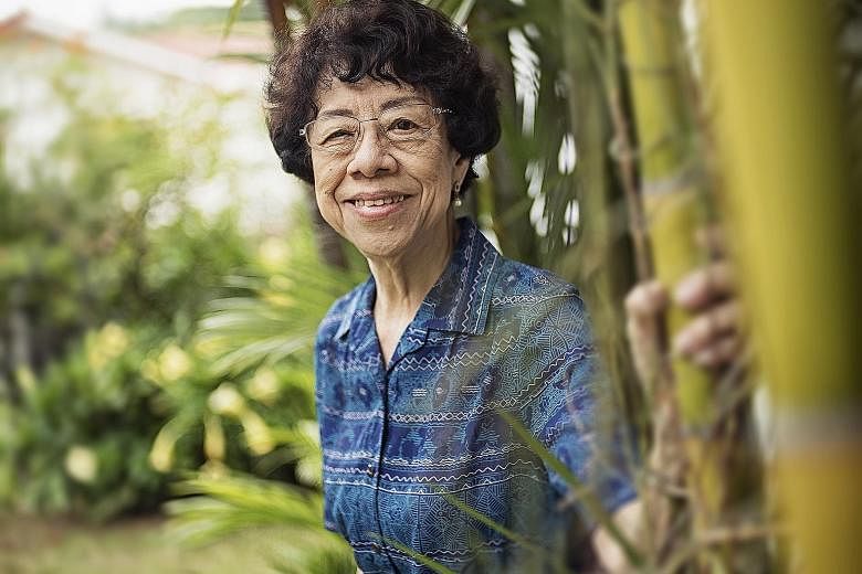 Despite having no background in science, Dr Gloria Lim eventually succeeded in the field and became the first female dean of science at the then University of Singapore.