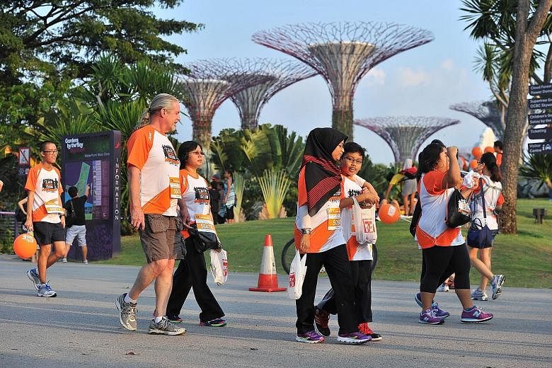 A record 7,000 people made a stand against racism at this year's edition of the Orange Ribbon Run yesterday. Former national sprinter C. Kunalan led the participants in reciting the National Pledge, along with representatives from the South-east Asia