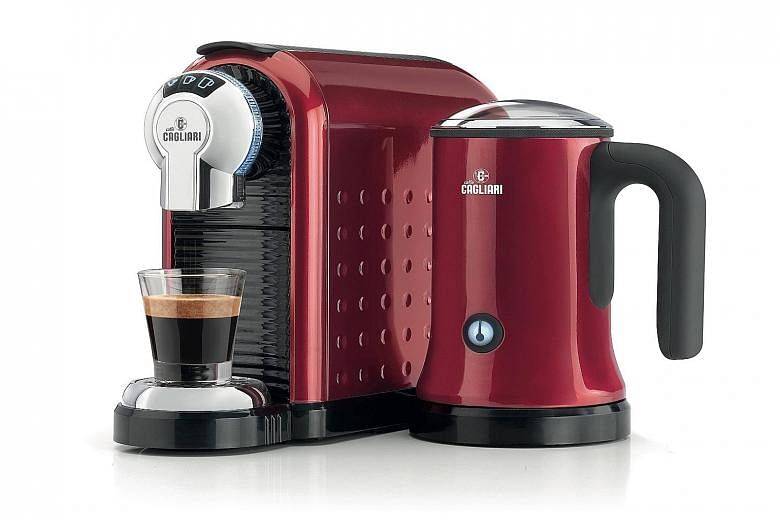 The Cagliari Carina offers the smaller ristretto, on top of espresso and lungo sizes and comes with a built-in milk frother.