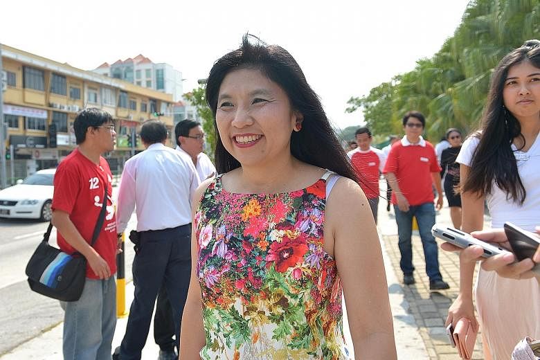 Mrs Jeannette Chong-Aruldoss of the SPP, who had contested in the ward under the NSP banner previously, took 41.4 per cent of the votes at GE2011 to PAP candidate Lim Biow Chuan's 58.6 per cent.