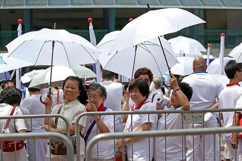 The PAP handed out blank white umbrellas to its supporters yesterday.