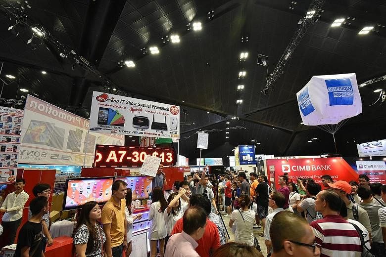The Comex exhibition halls at Suntec Singapore Convention and Exhibition Centre were so jam-packed at about 4.30pm yesterday that ushers had to temporarily stop people from accessing levels 4 and 6 for about 15 minutes to ease the congestion.